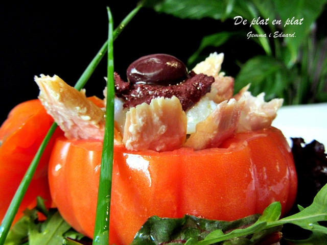 Amanida de “Cor de bou”, Ventresca de Tonyina, Bacallà esqueixat i Olivada