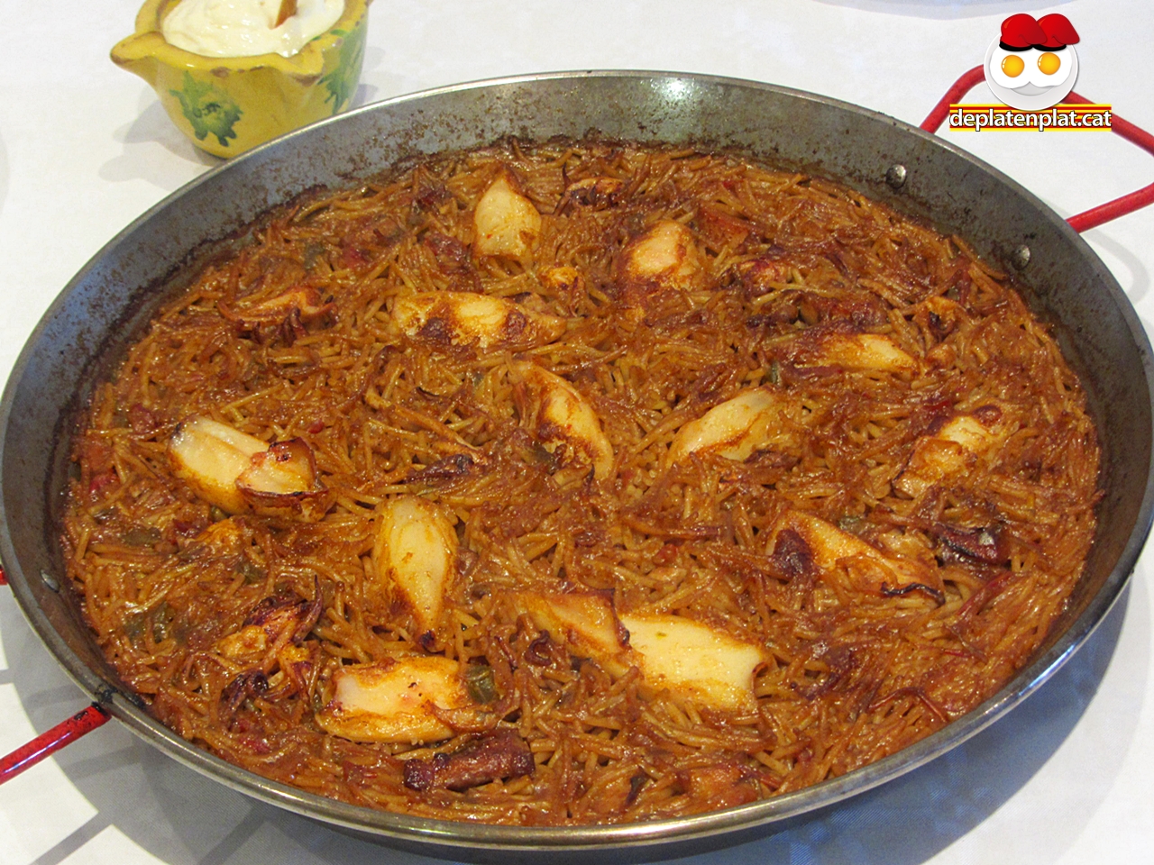 Fideus amb Calamarsons (Estil Fideuà)